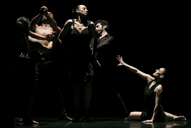Ontdek de kunst van burlesque: een speelse workshopervaring